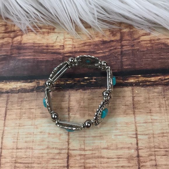 << Silver & Turquoise Concho Bracelet Western Wear - Picture 3 of 3
